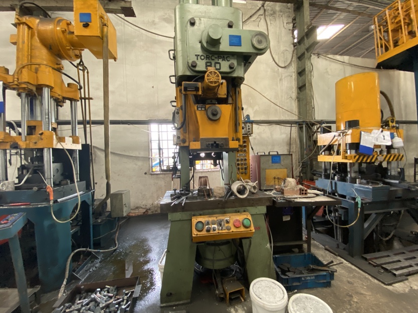 Hydraulic press 4.JPG